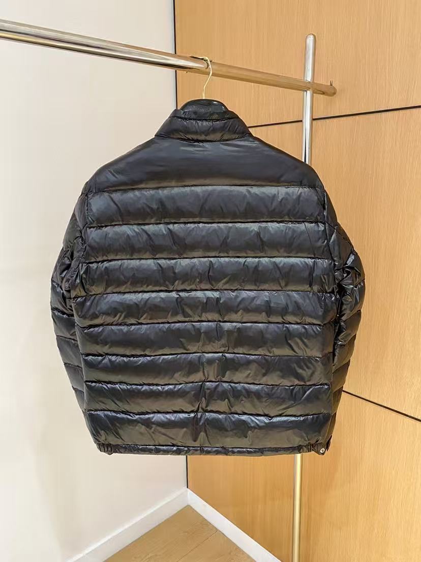 Moncler  モンクレール ダウンジャケット