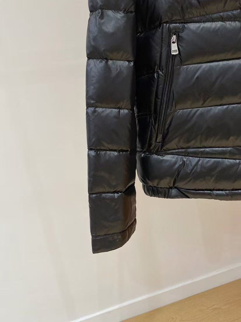 Moncler  モンクレール ダウンジャケット