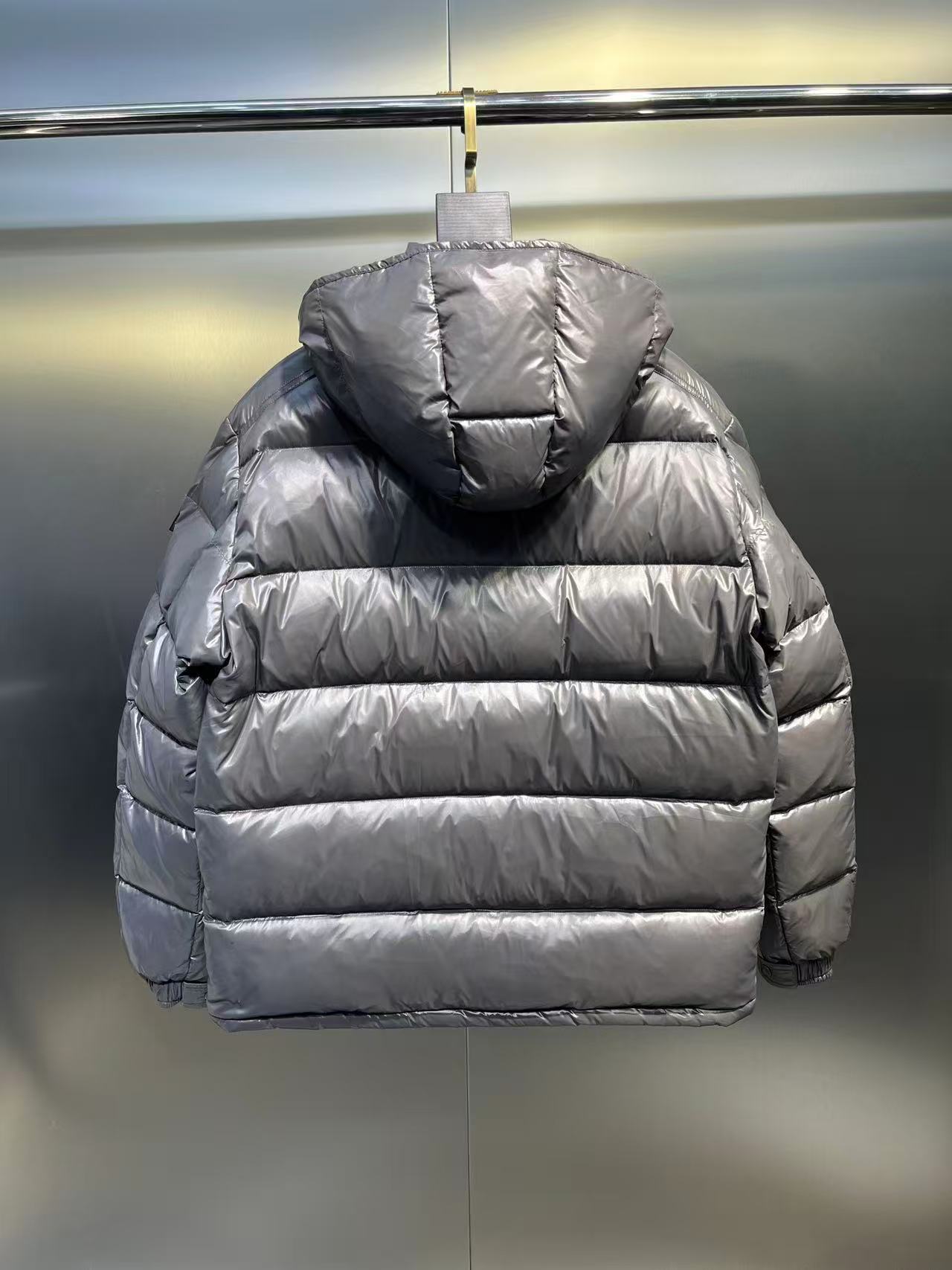 Moncler  モンクレール ダウンジャケット