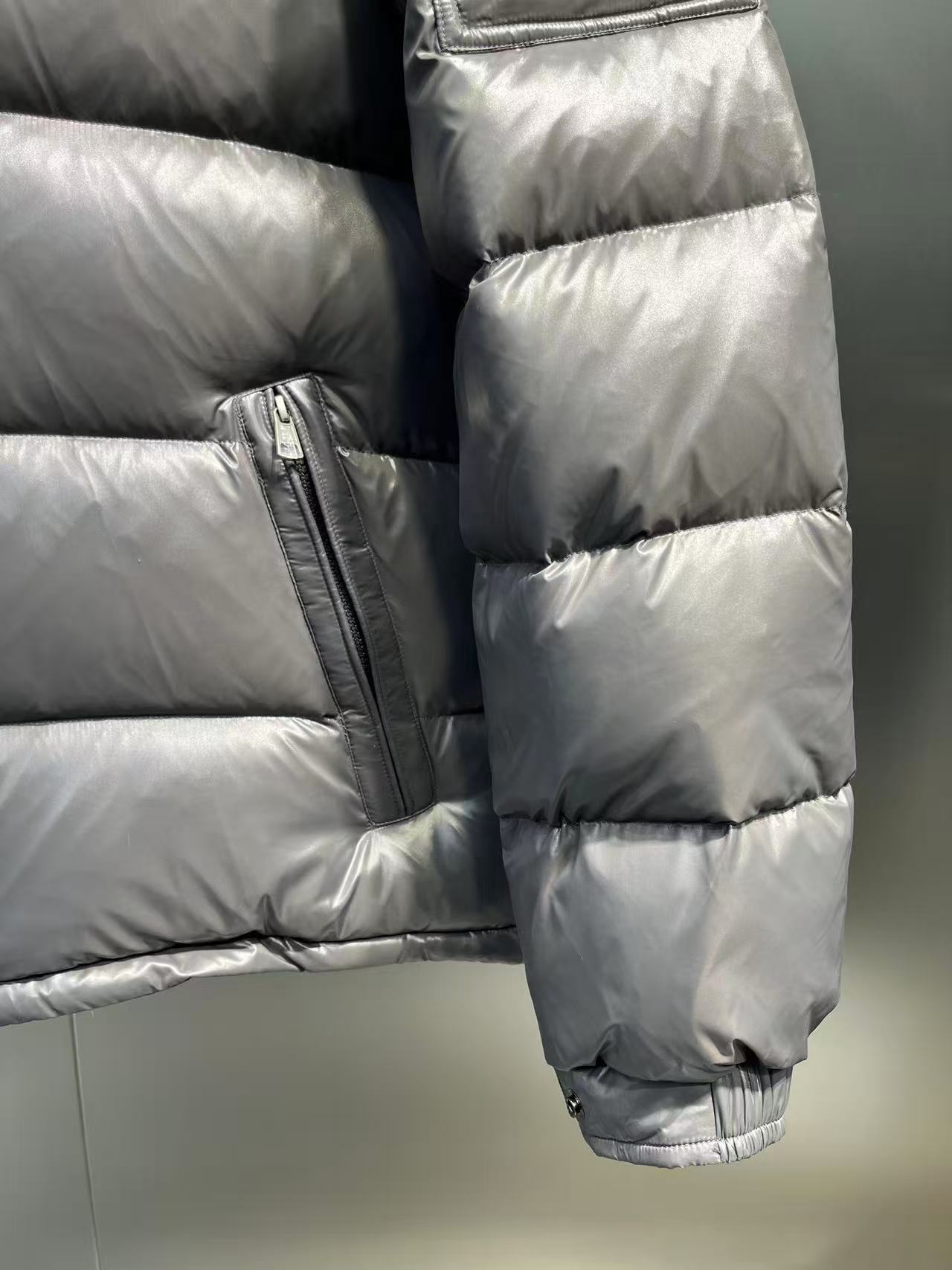 Moncler  モンクレール ダウンジャケット