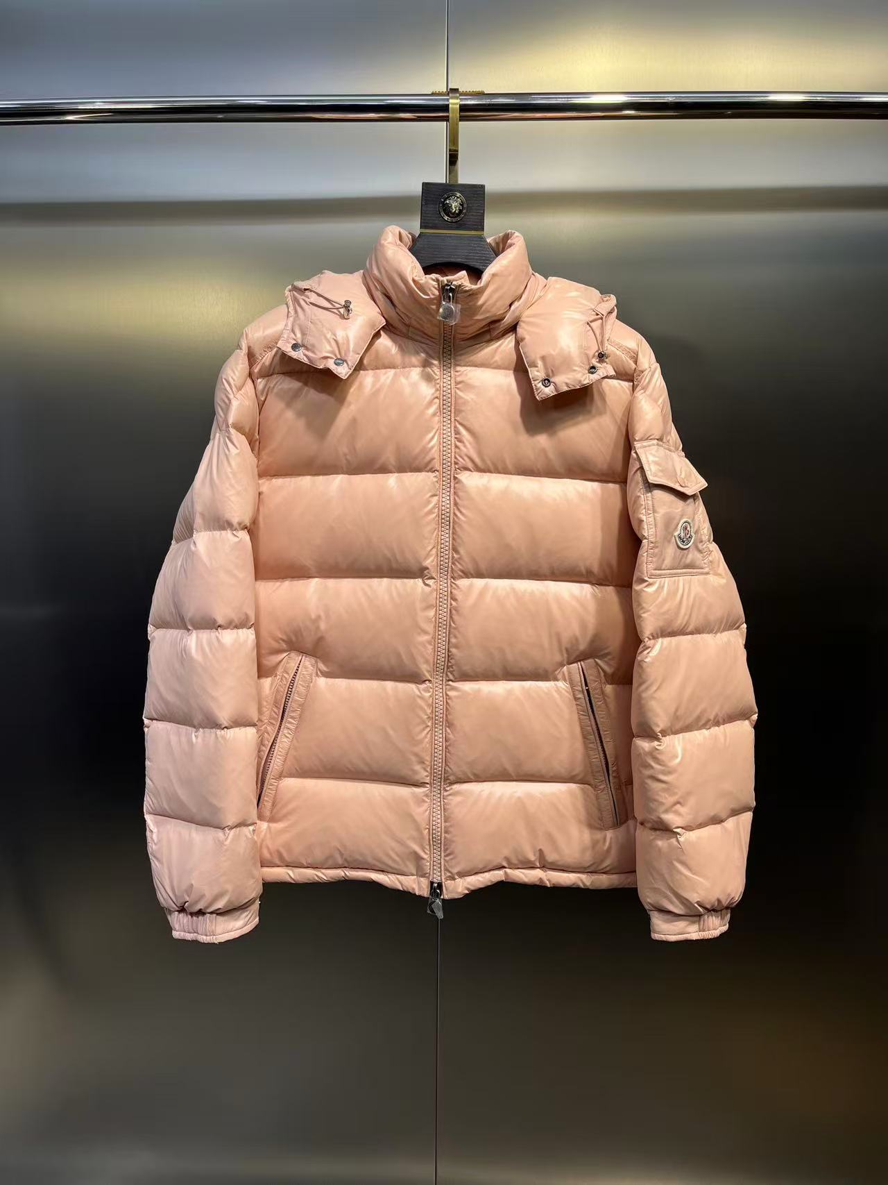 Moncler  モンクレール ダウンジャケット