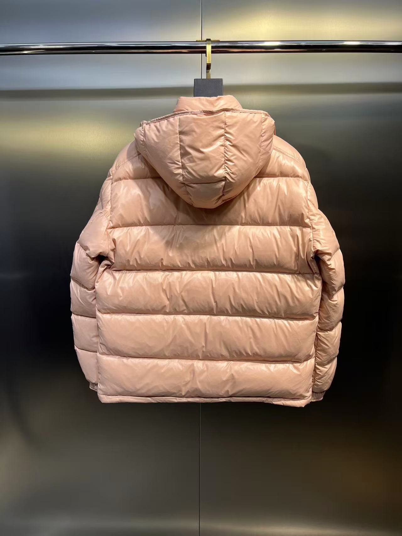 Moncler  モンクレール ダウンジャケット