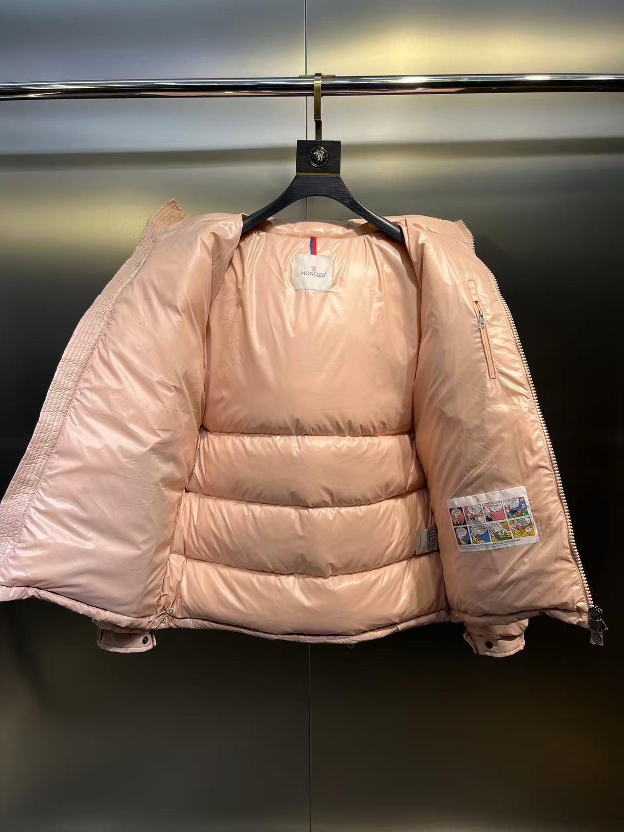 Moncler  モンクレール ダウンジャケット