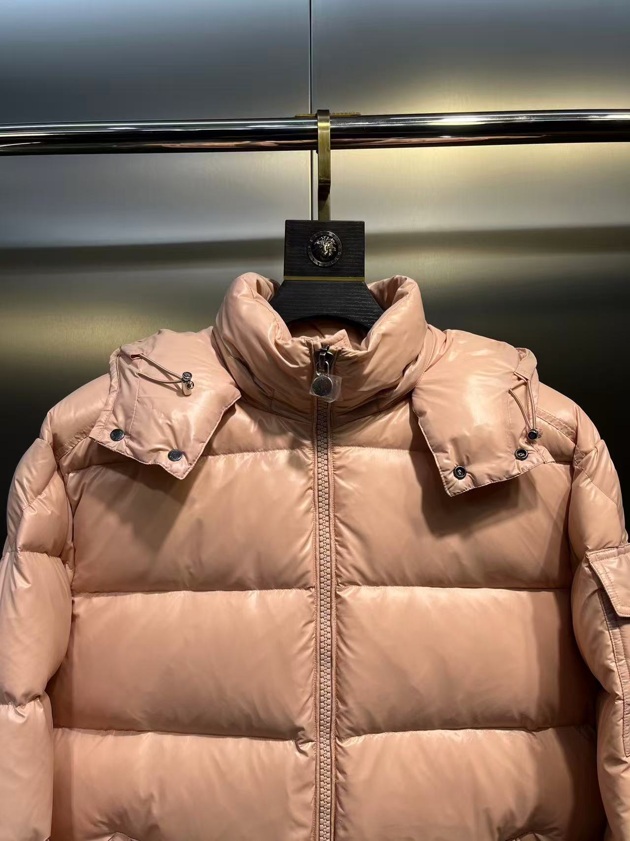Moncler  モンクレール ダウンジャケット