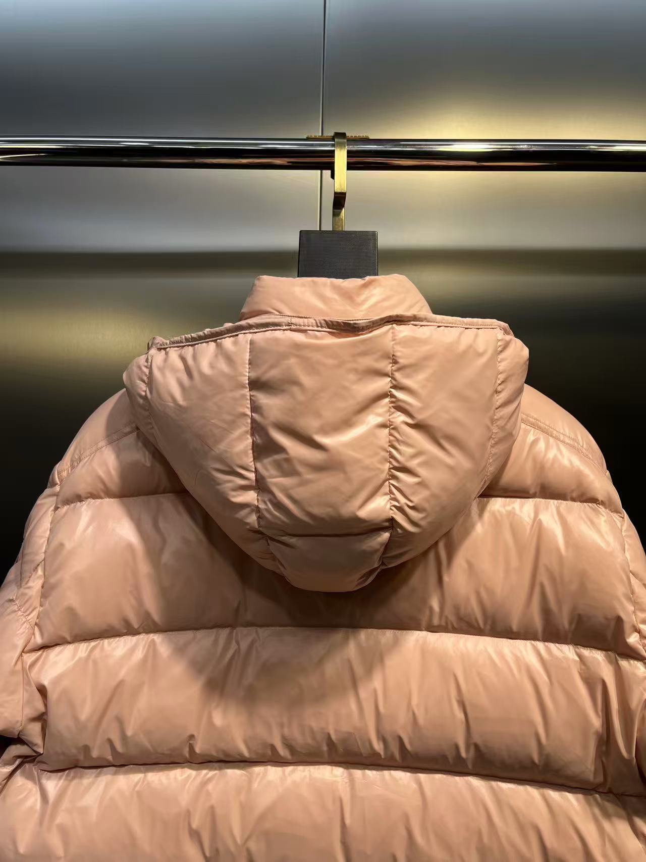 Moncler  モンクレール ダウンジャケット