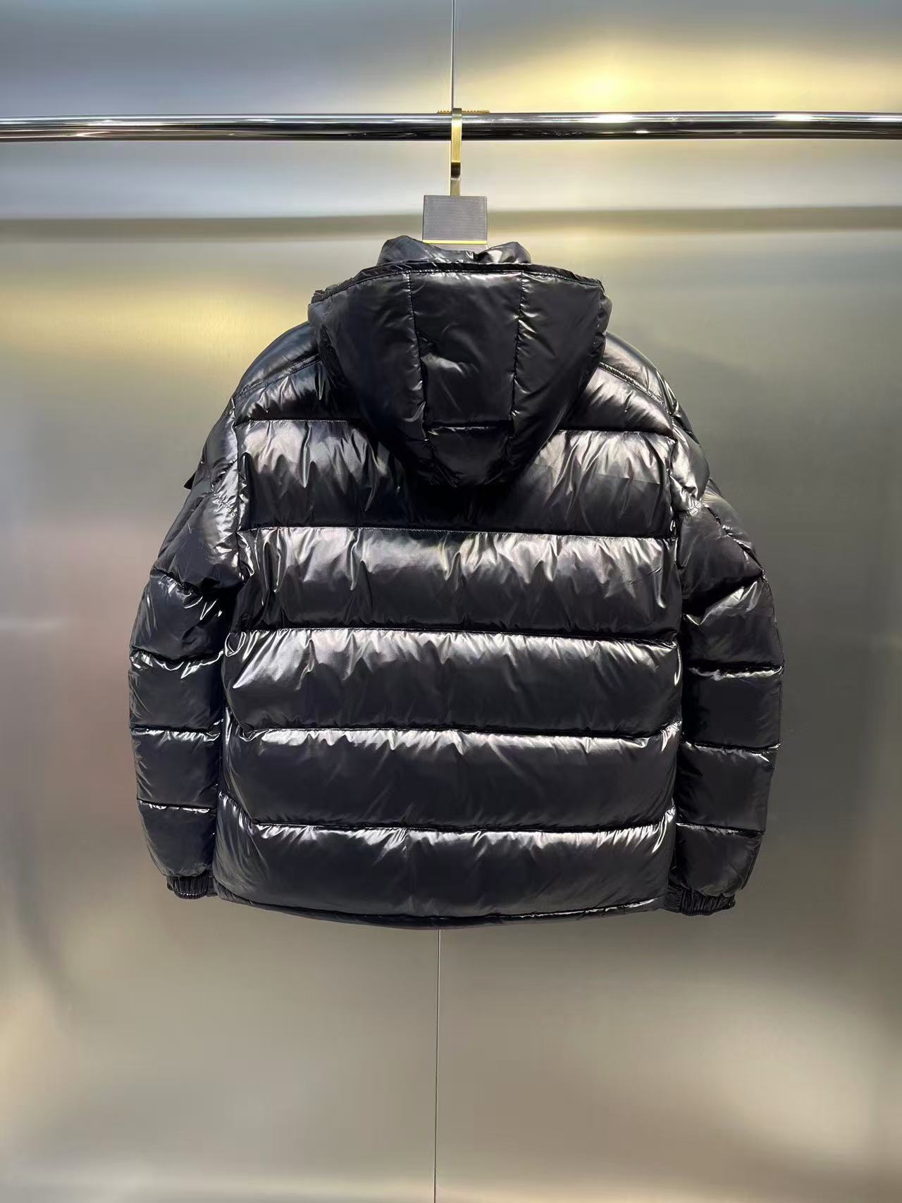 Moncler  モンクレール ダウンジャケット
