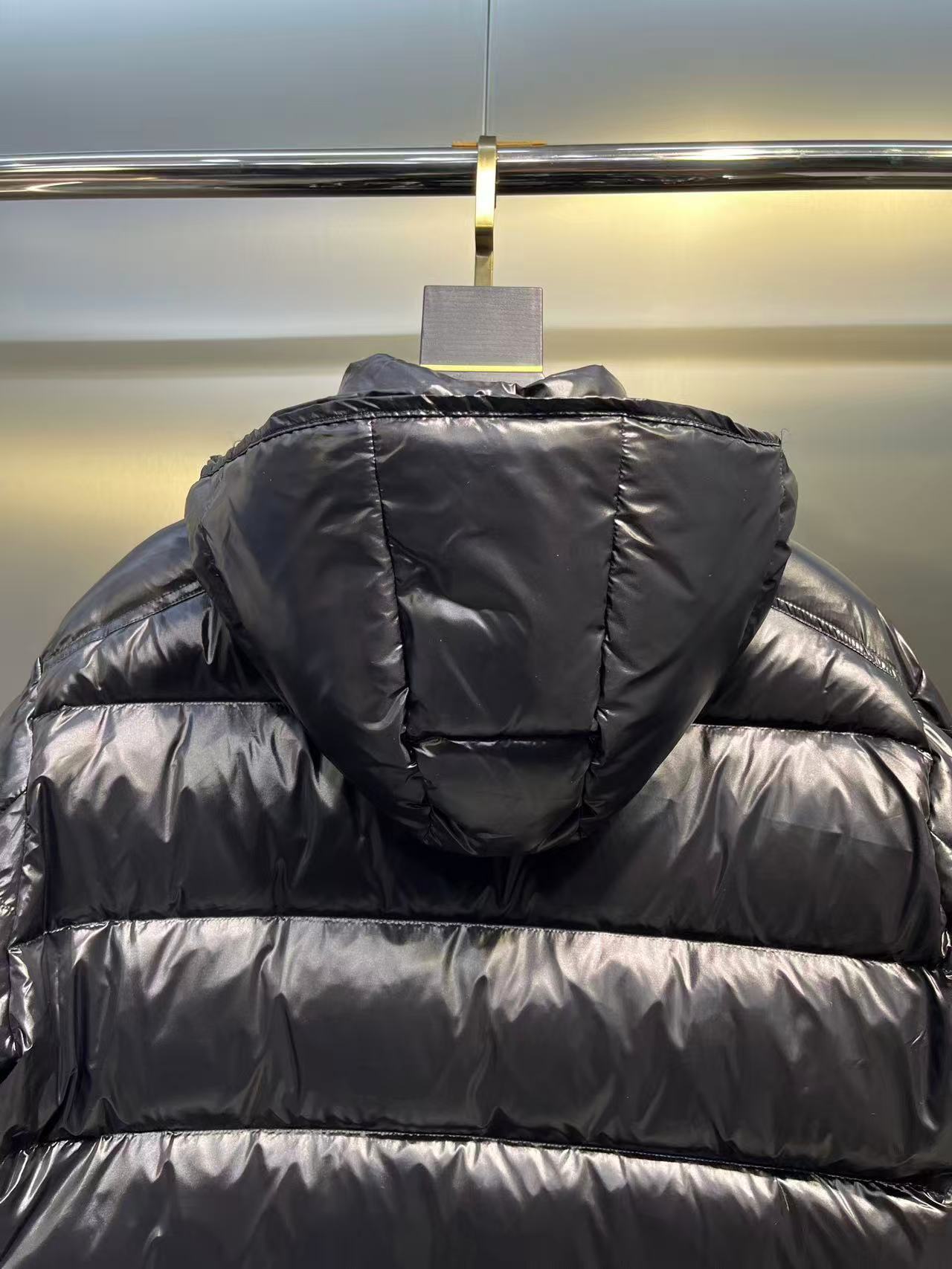 Moncler  モンクレール ダウンジャケット