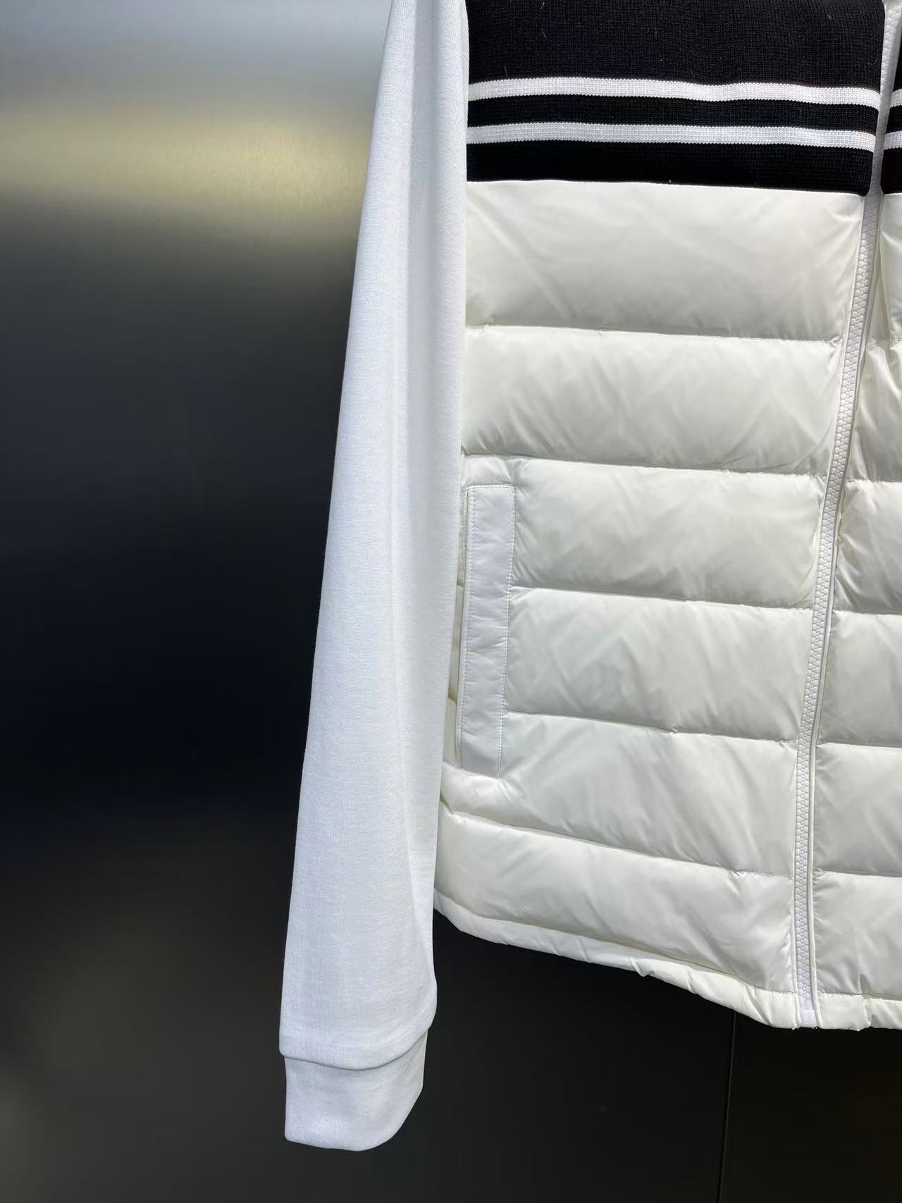 Moncler  モンクレール ダウンジャケット