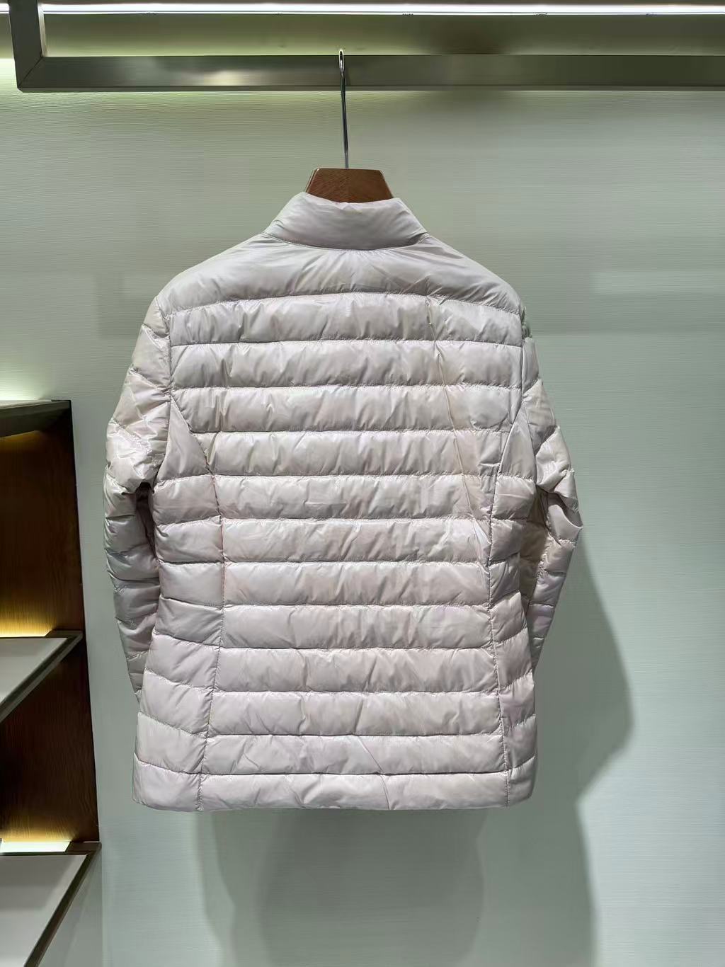 Moncler  モンクレール ダウンジャケット