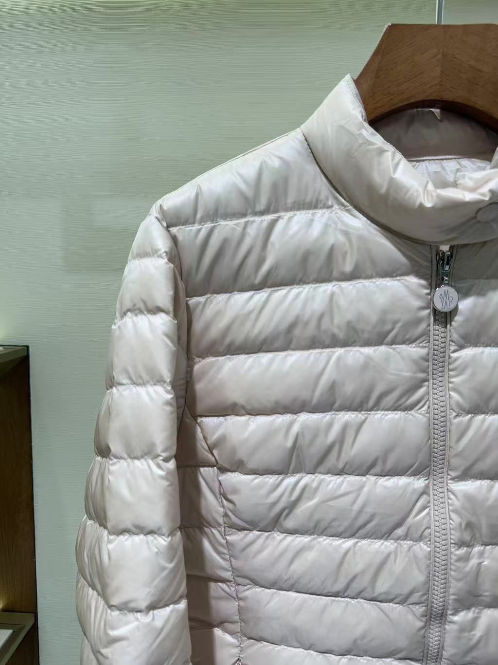 Moncler  モンクレール ダウンジャケット