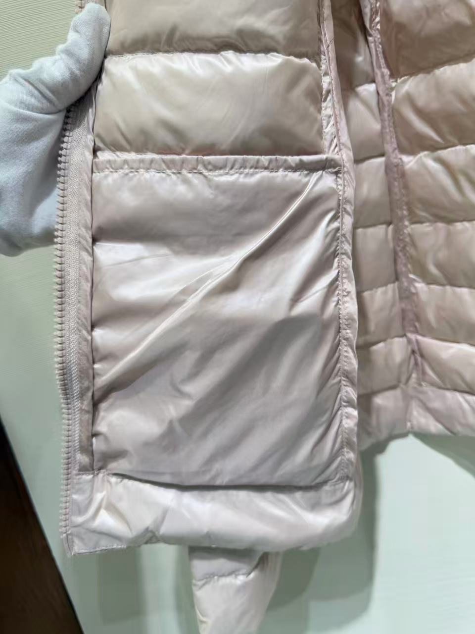 Moncler  モンクレール ダウンジャケット