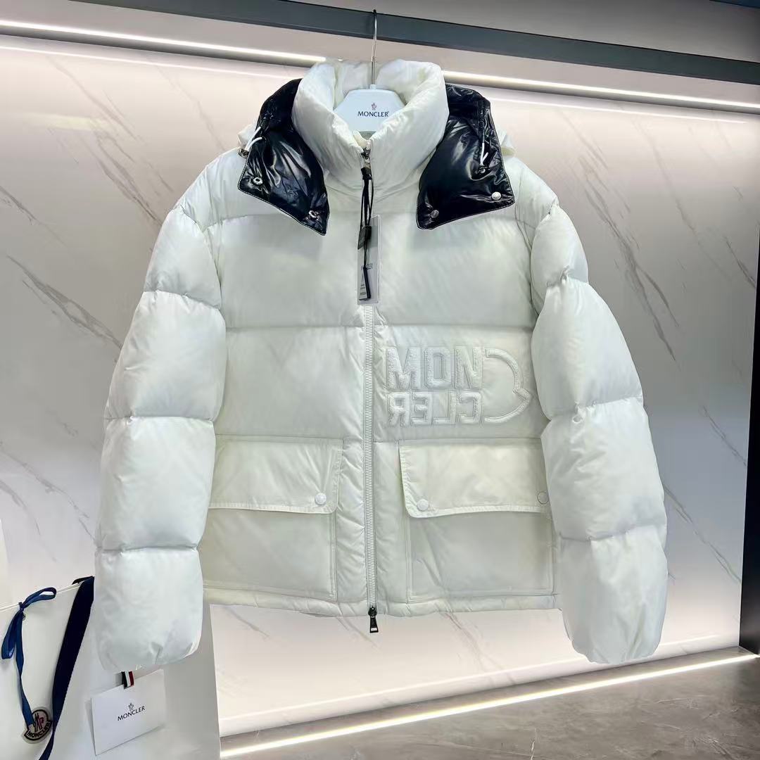 Moncler  モンクレール ダウンジャケット