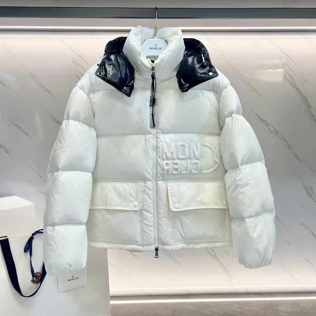 Moncler  モンクレール ダウンジャケット