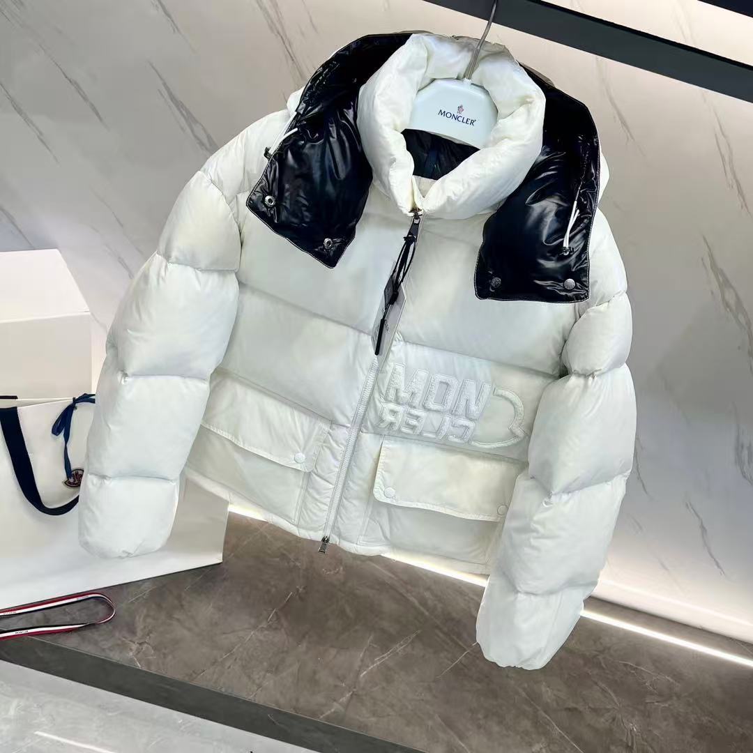 Moncler  モンクレール ダウンジャケット