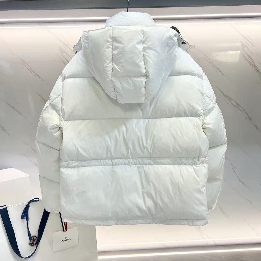 Moncler  モンクレール ダウンジャケット