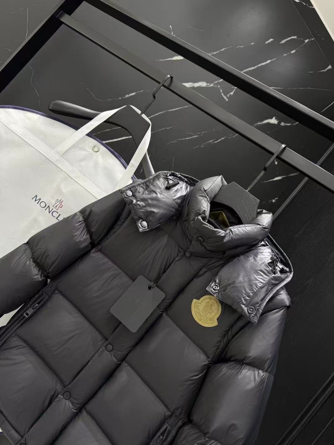 Moncler  モンクレール ダウンジャケット