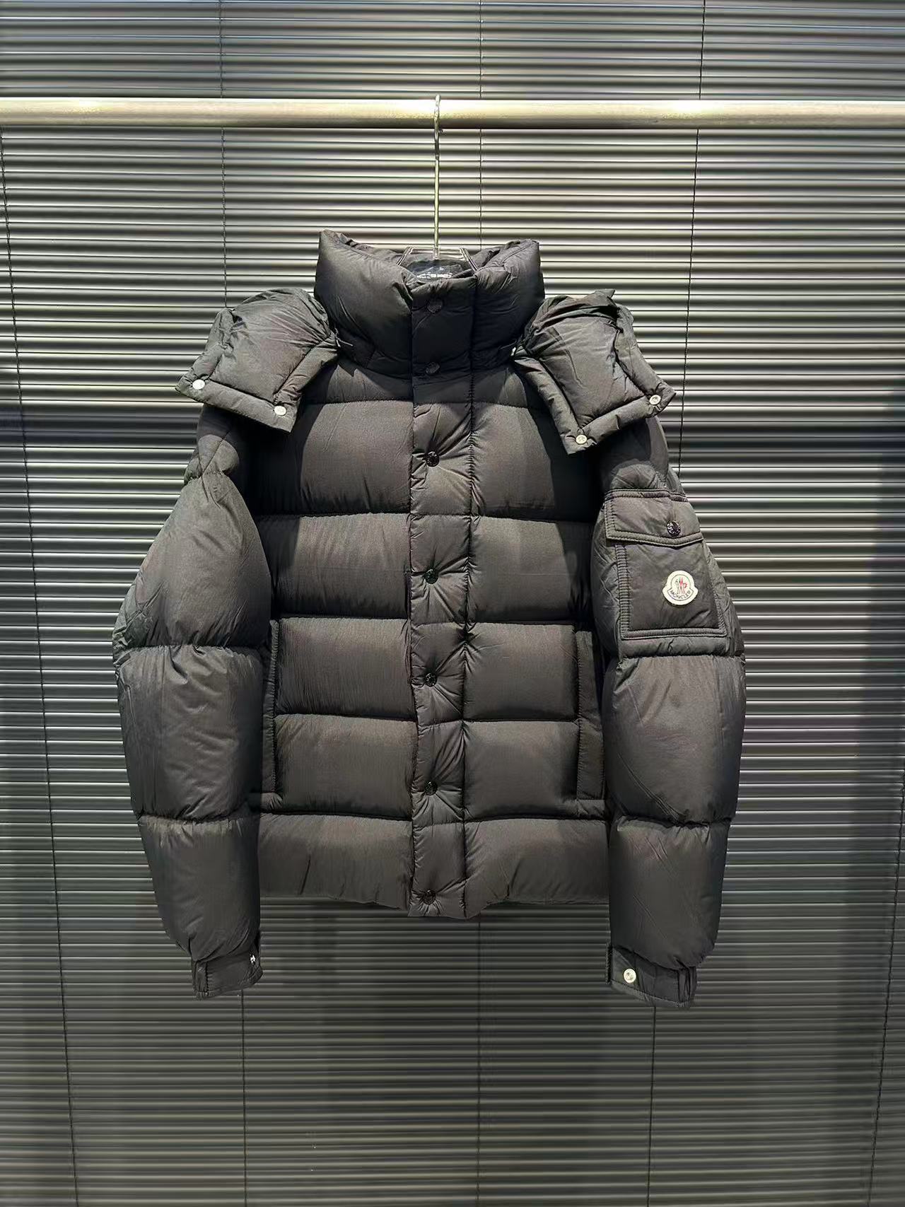 Moncler  モンクレール ダウンジャケット