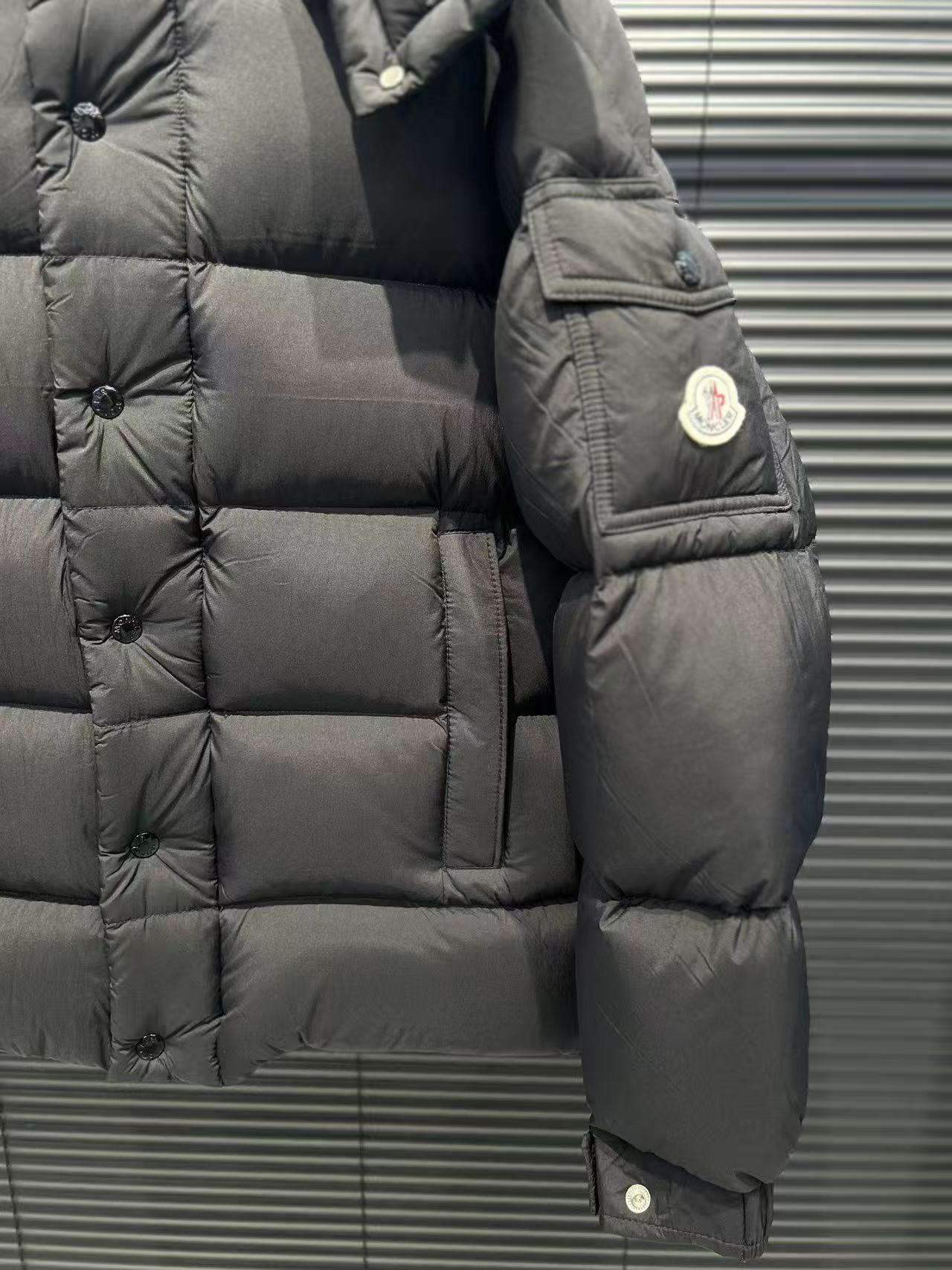 Moncler  モンクレール ダウンジャケット