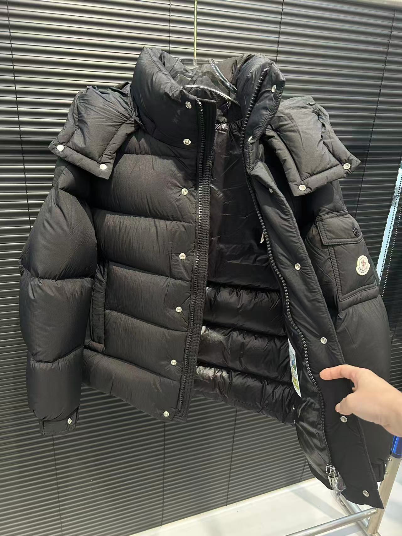 Moncler  モンクレール ダウンジャケット