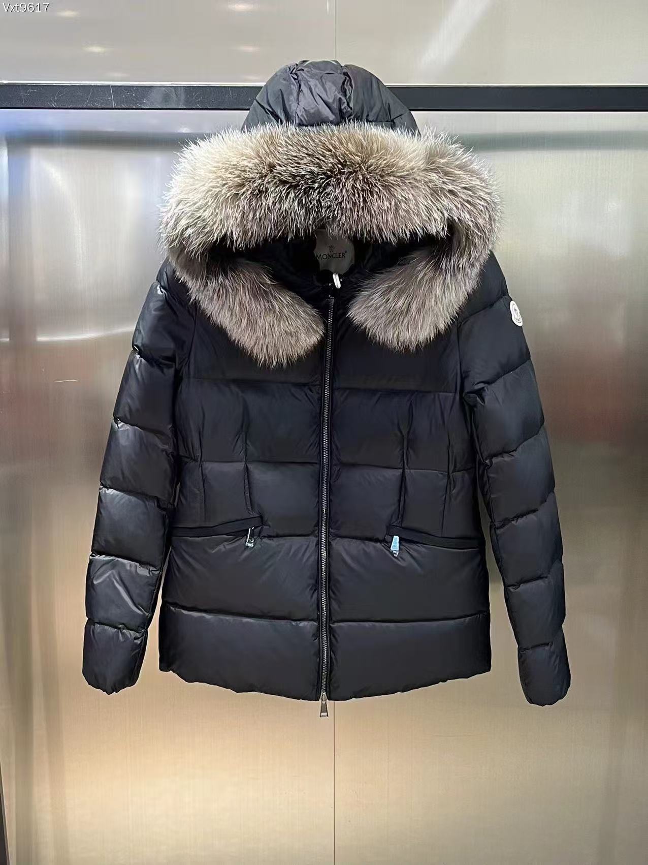 Moncler  モンクレール ダウンジャケット