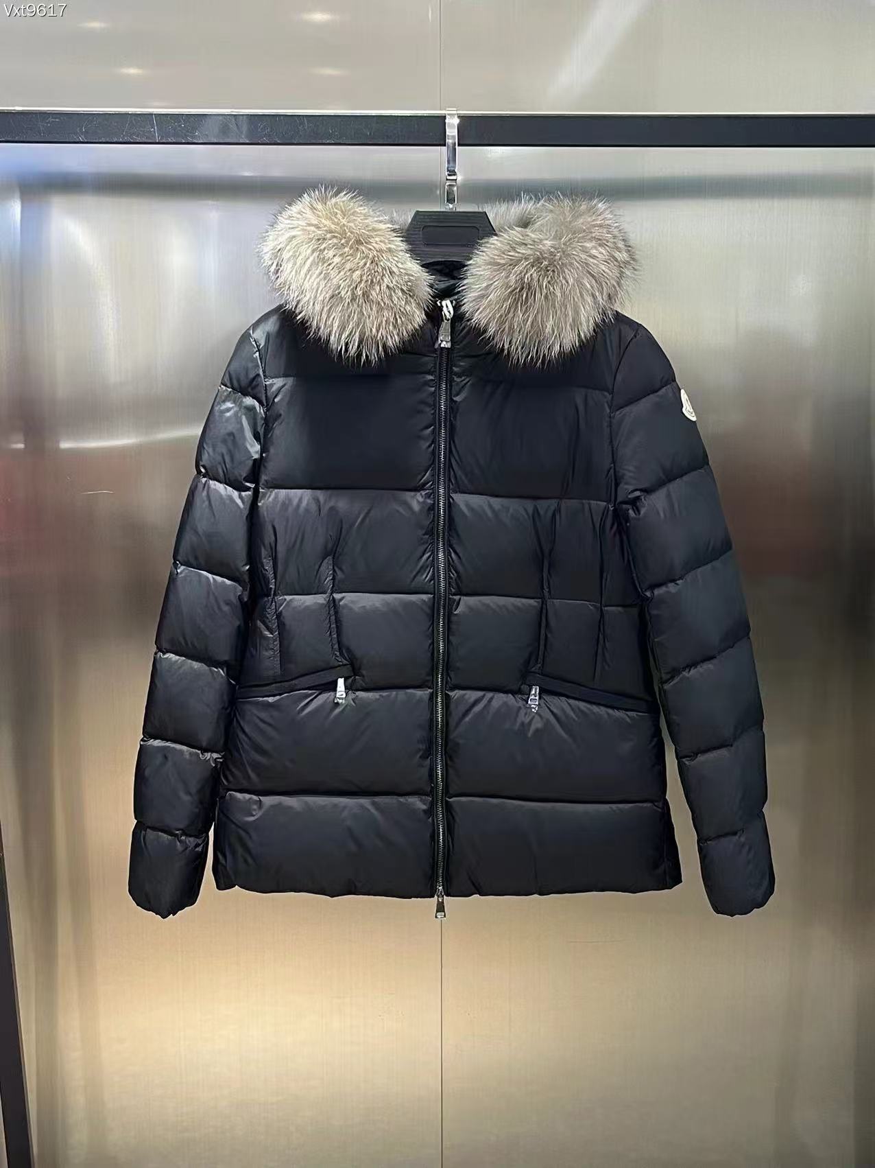 Moncler  モンクレール ダウンジャケット