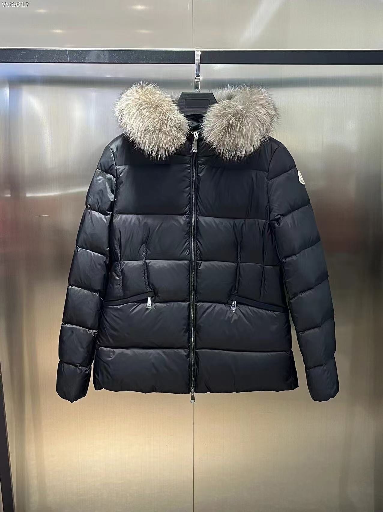 Moncler  モンクレール ダウンジャケット