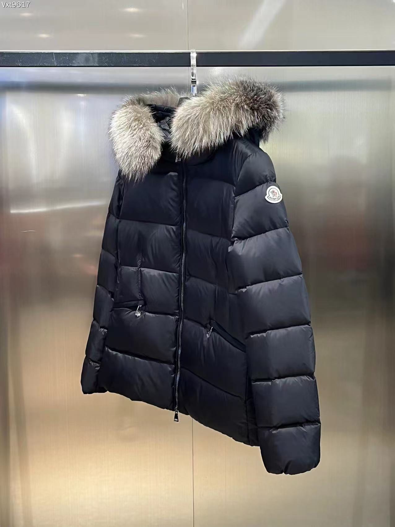 Moncler  モンクレール ダウンジャケット
