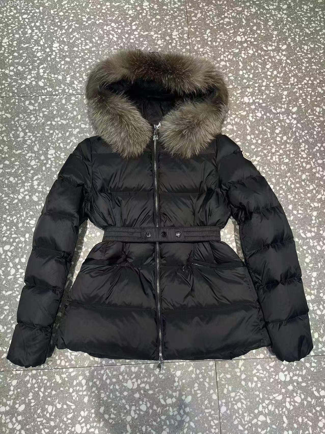 Moncler  モンクレール ダウンジャケット