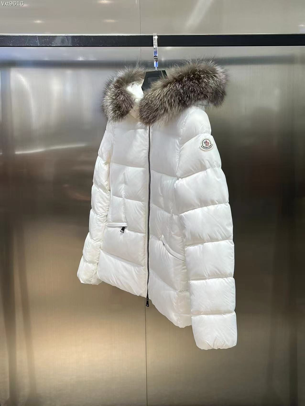 Moncler  モンクレール ダウンジャケット