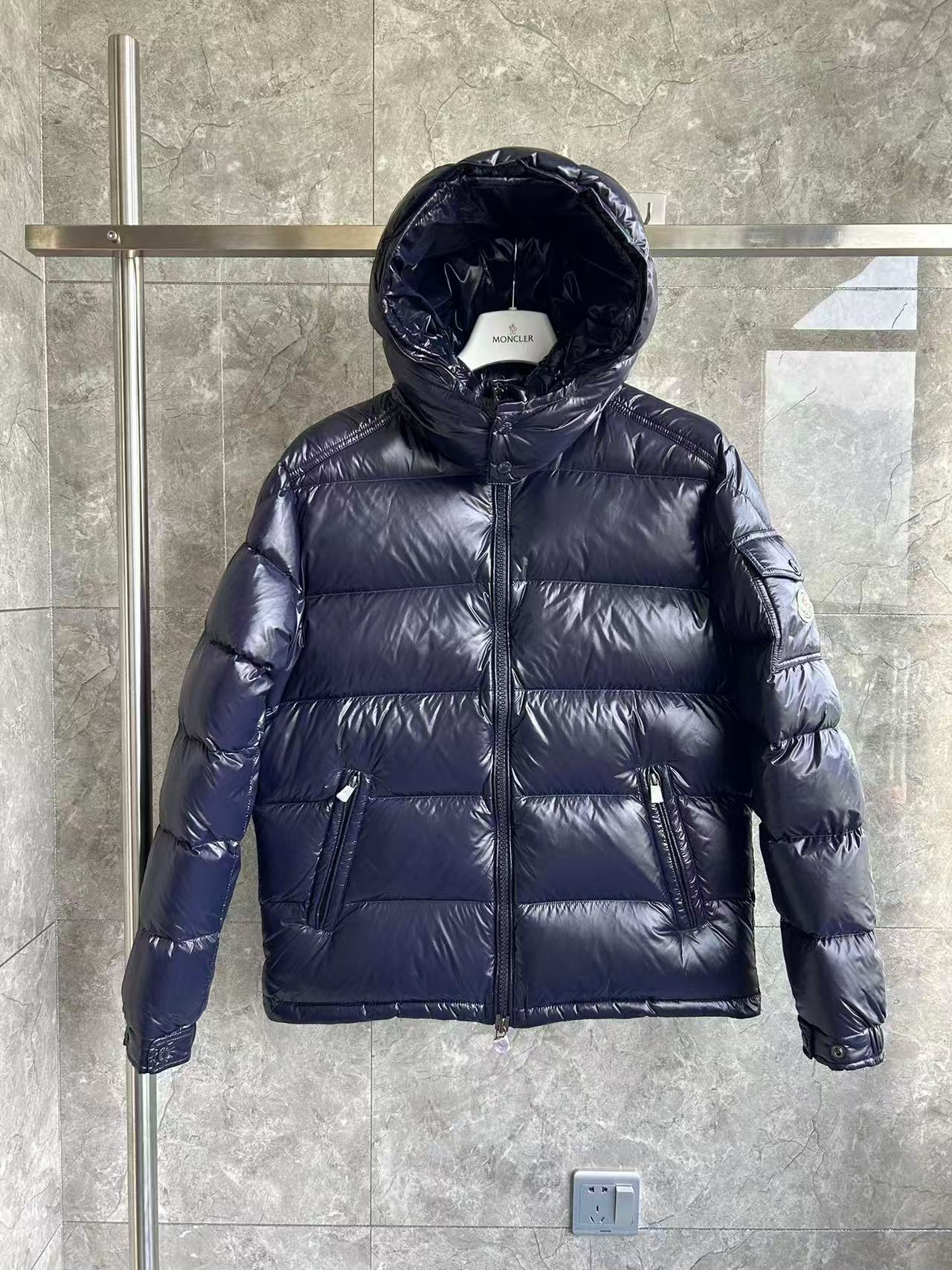 Moncler  モンクレール ダウンジャケット