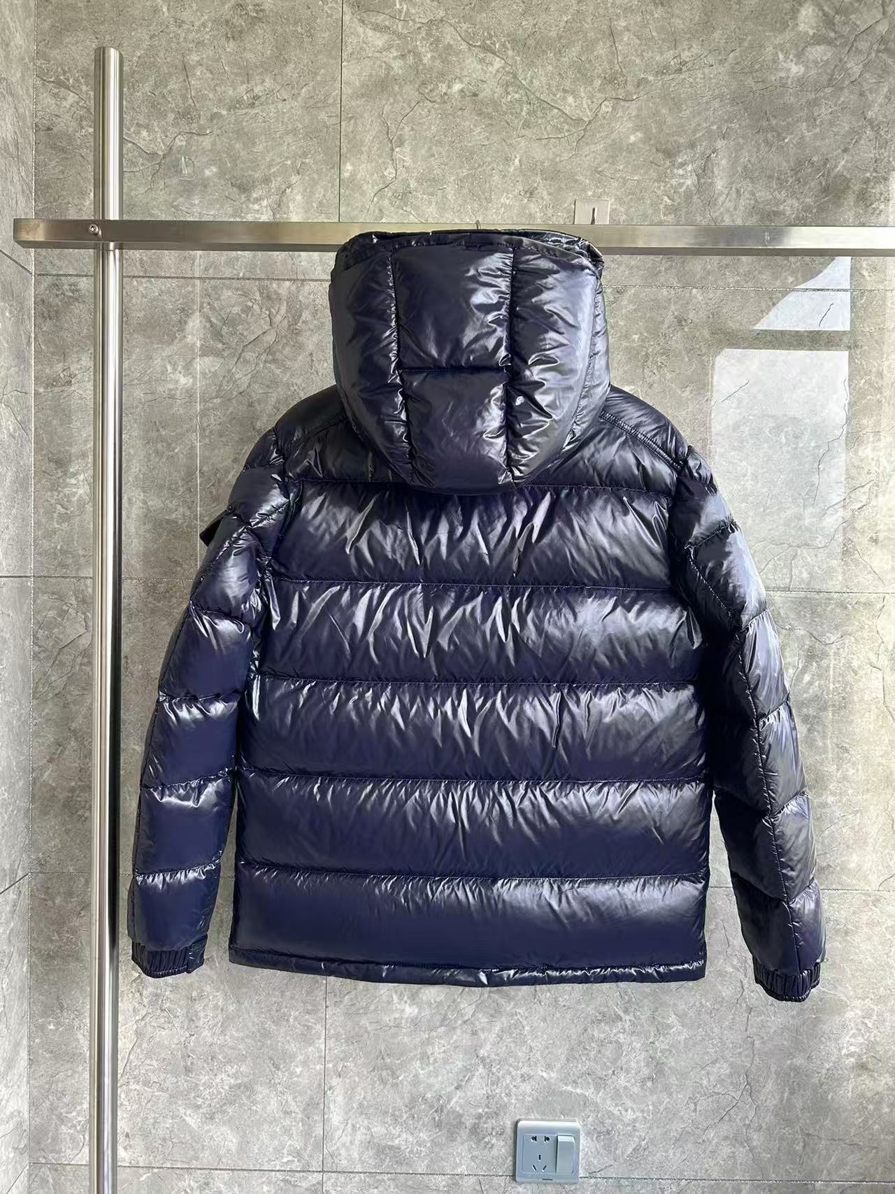 Moncler  モンクレール ダウンジャケット