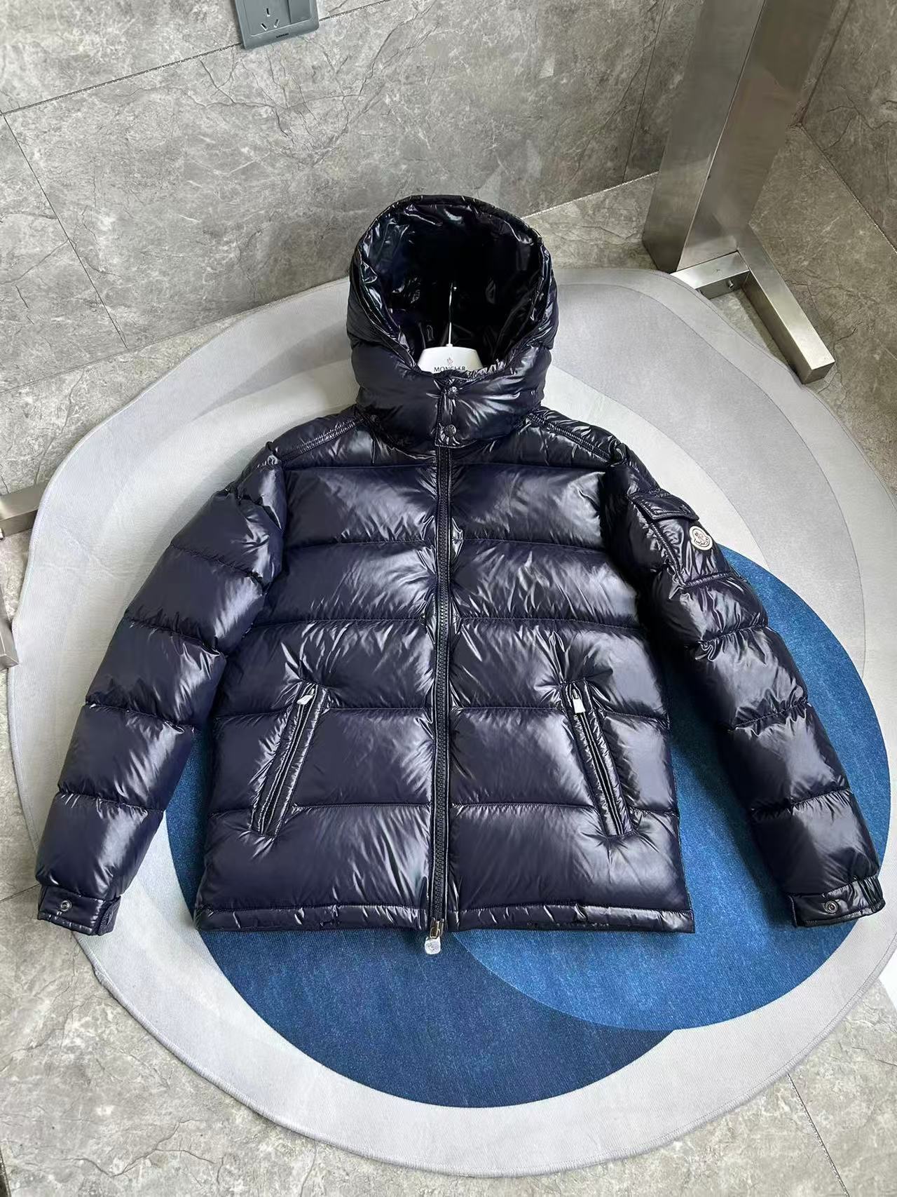 Moncler  モンクレール ダウンジャケット