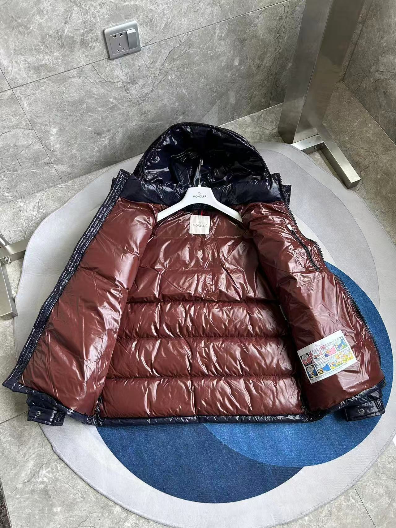 Moncler  モンクレール ダウンジャケット