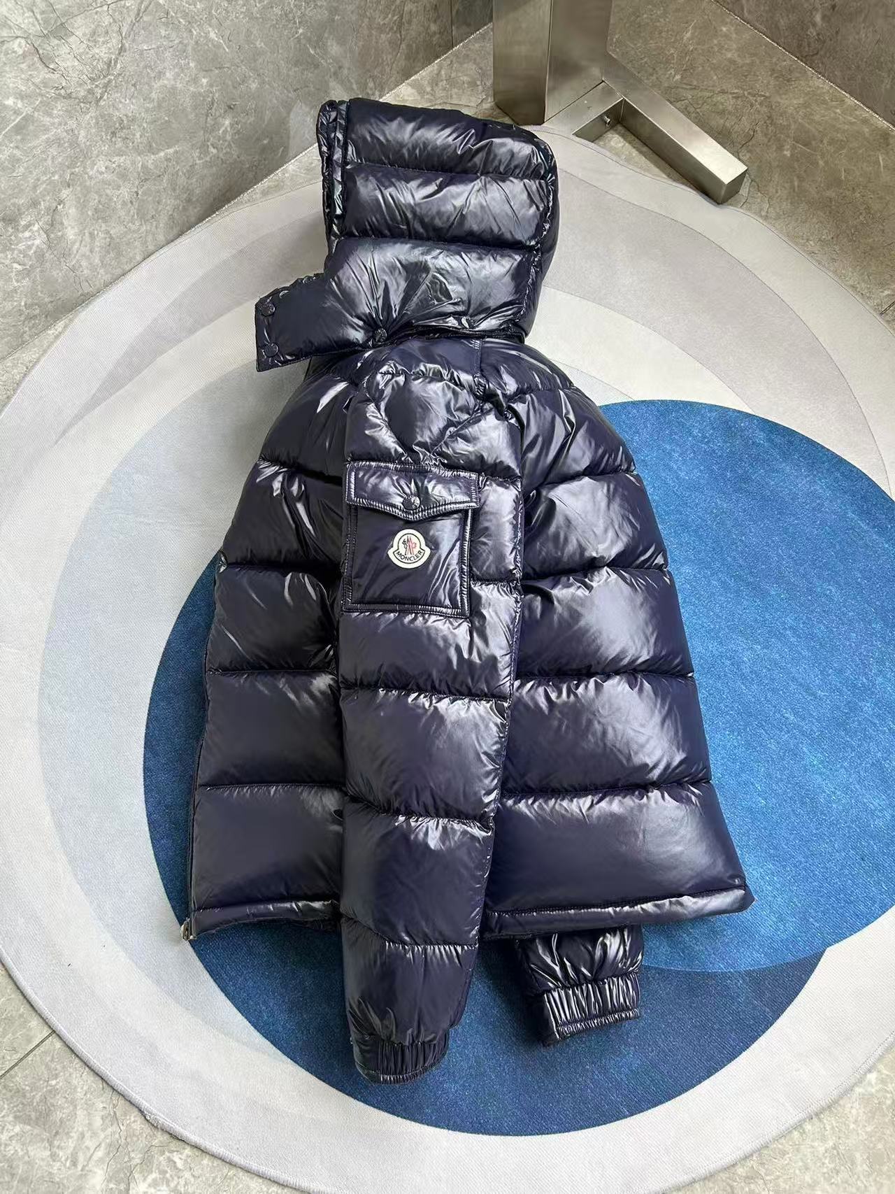 Moncler  モンクレール ダウンジャケット