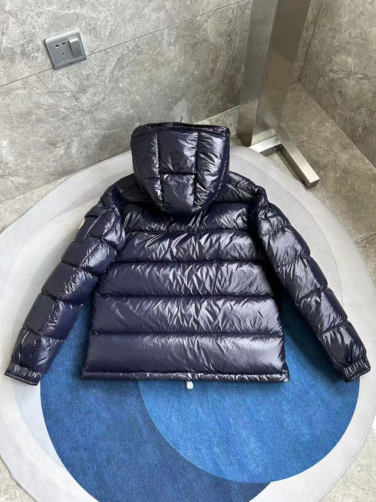 Moncler  モンクレール ダウンジャケット