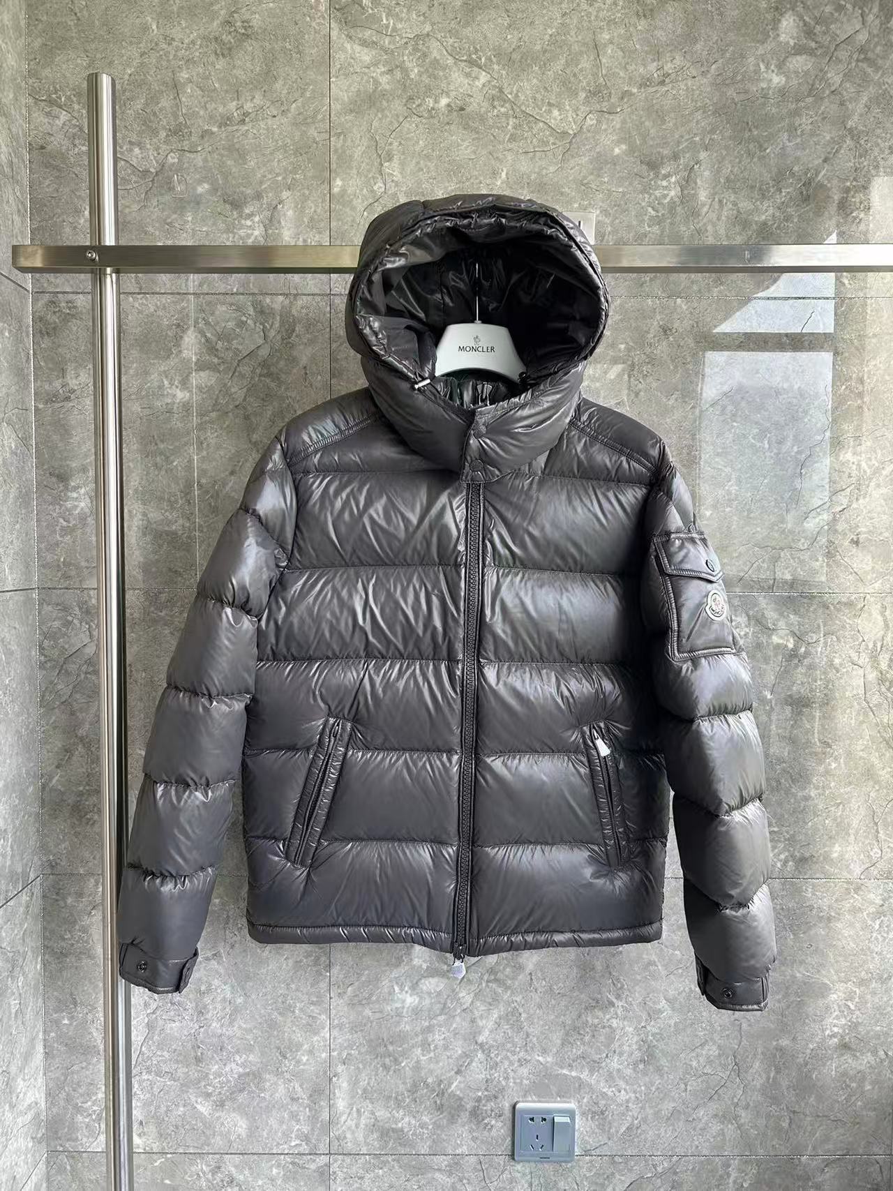 Moncler  モンクレール ダウンジャケット