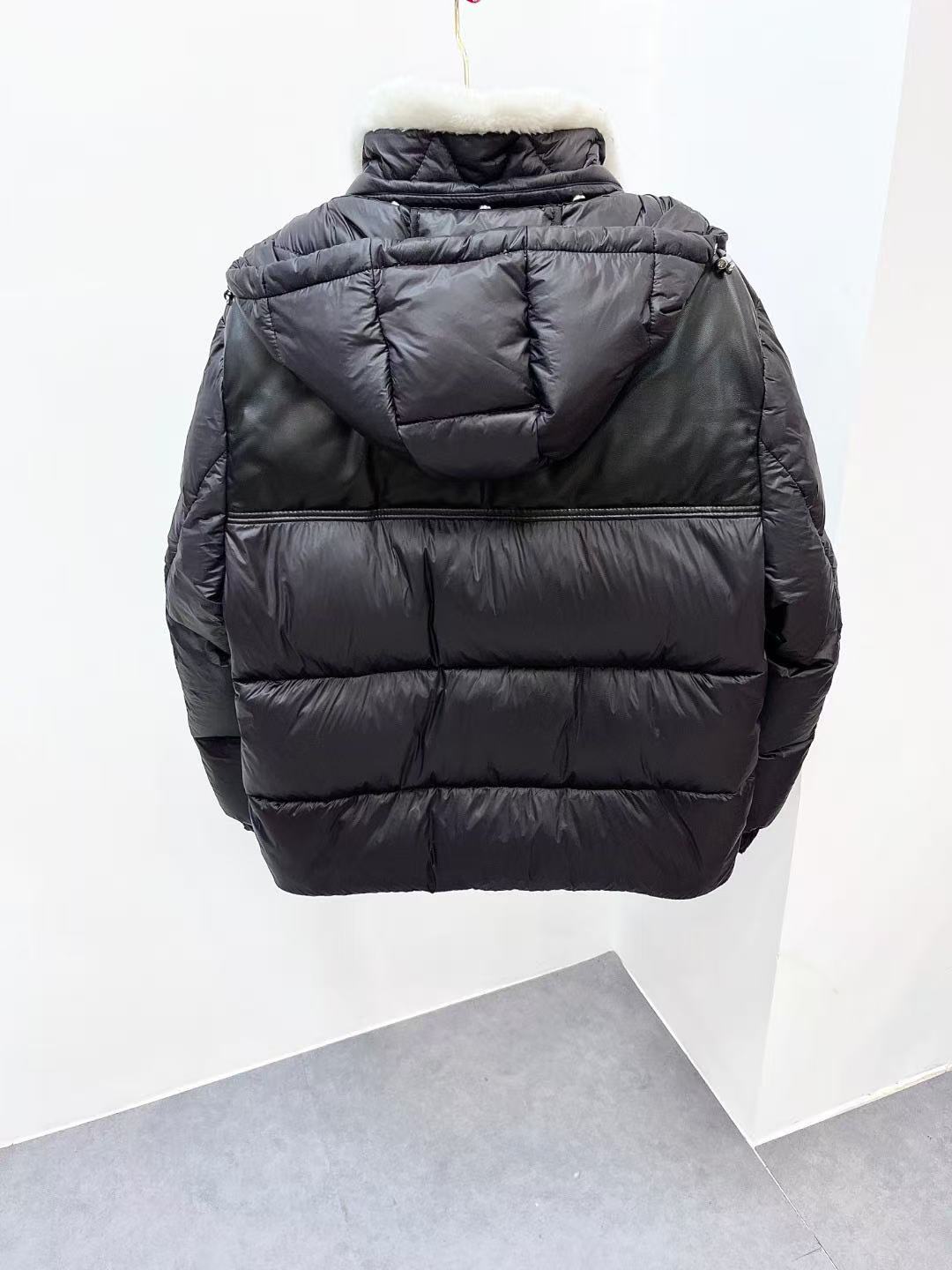Moncler  モンクレール ダウンジャケット