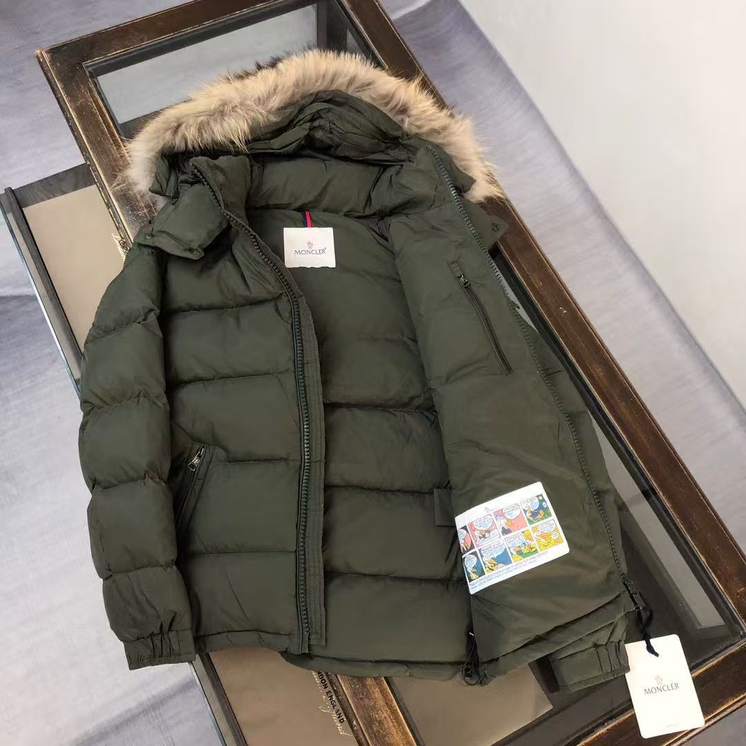 Moncler  モンクレール ダウンジャケット