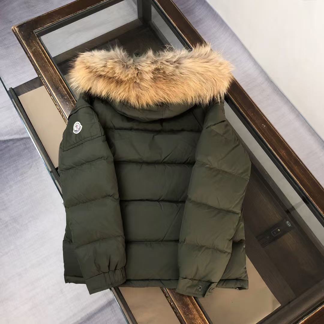 Moncler  モンクレール ダウンジャケット