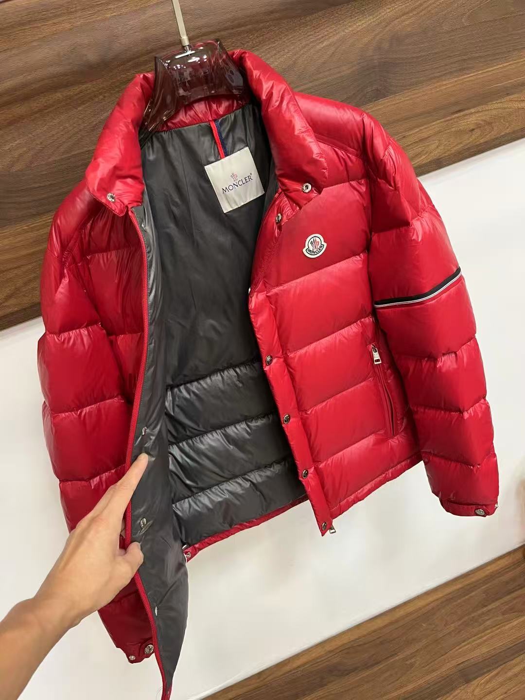 Moncler  モンクレール ダウンジャケット