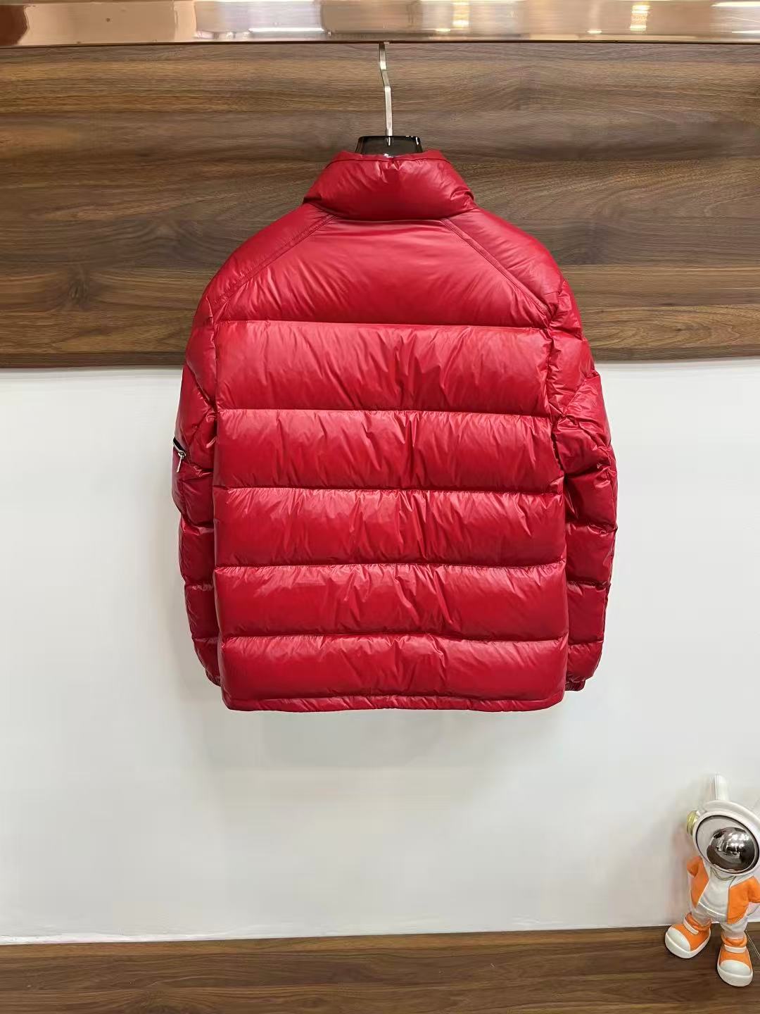 Moncler  モンクレール ダウンジャケット