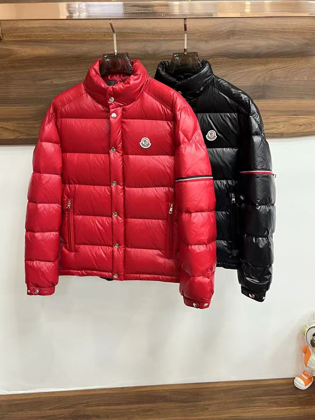 Moncler  モンクレール ダウンジャケット