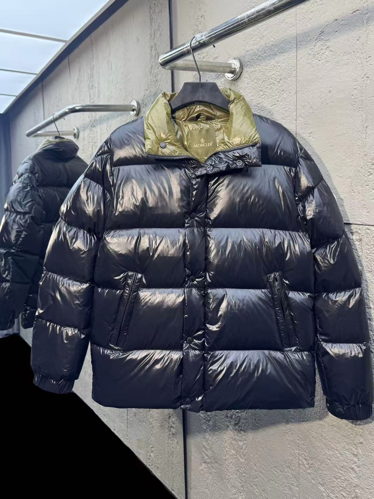 Moncler  モンクレール ダウンジャケット