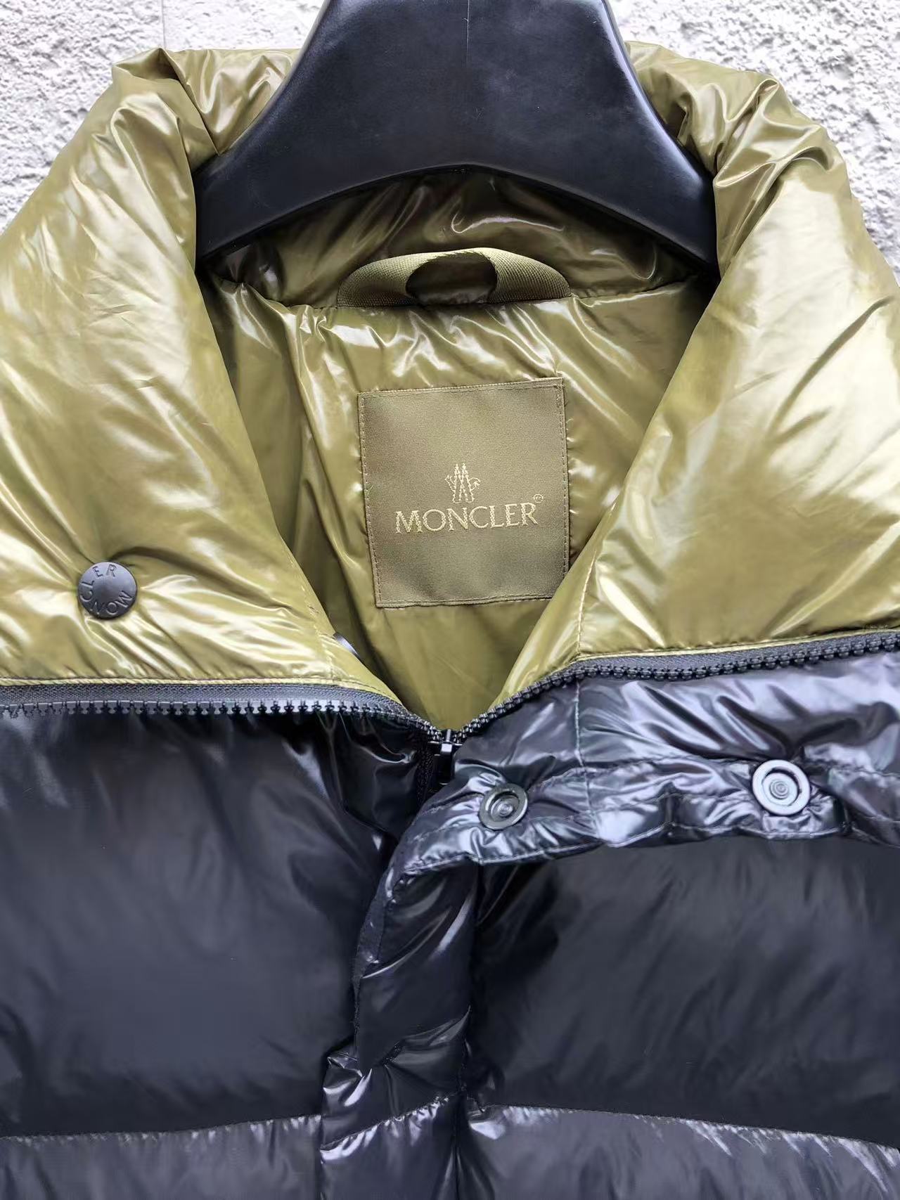 Moncler  モンクレール ダウンジャケット