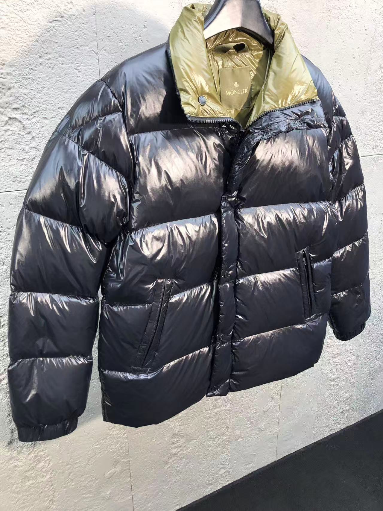 Moncler  モンクレール ダウンジャケット