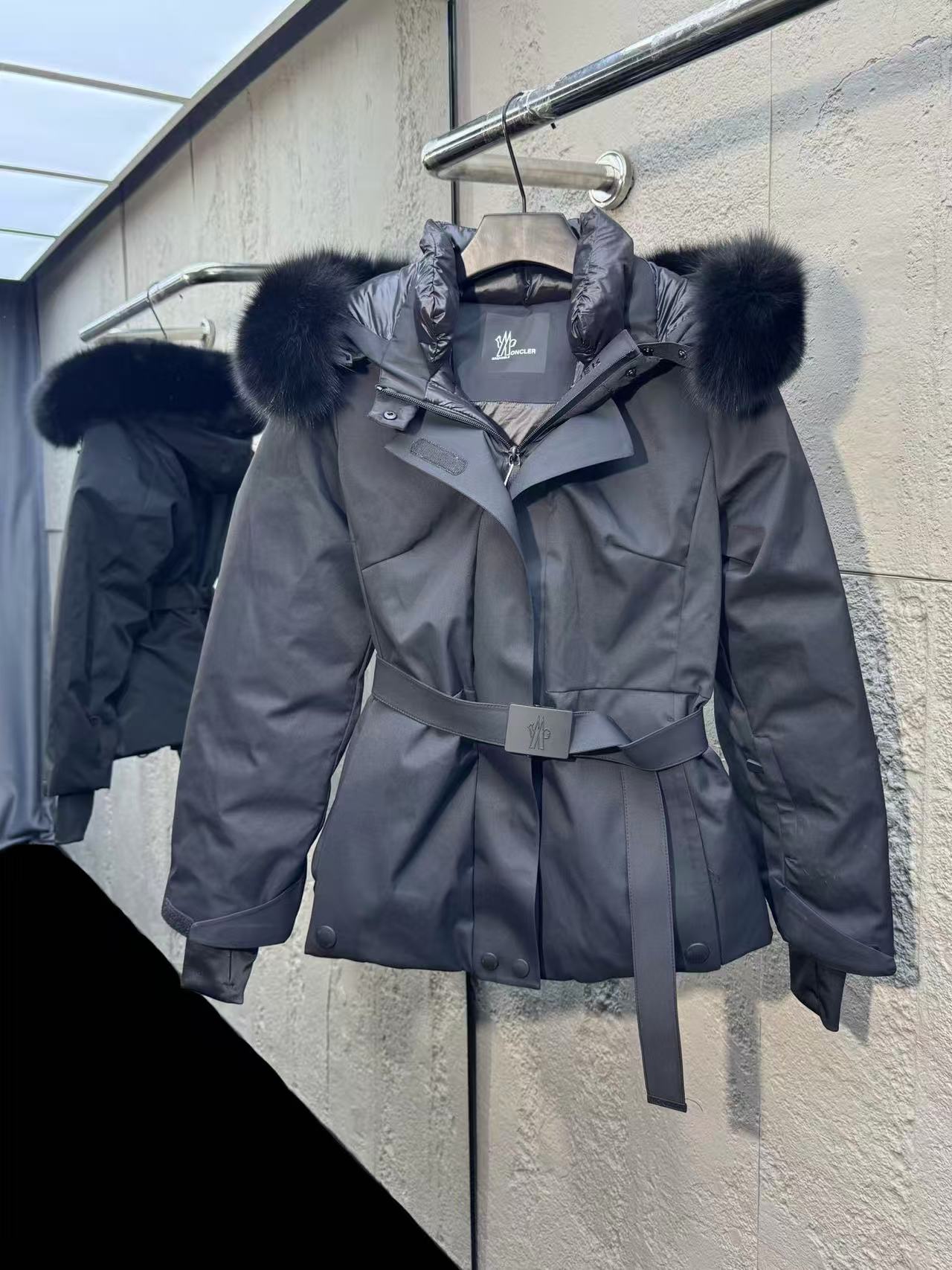 Moncler  モンクレール ダウンジャケット