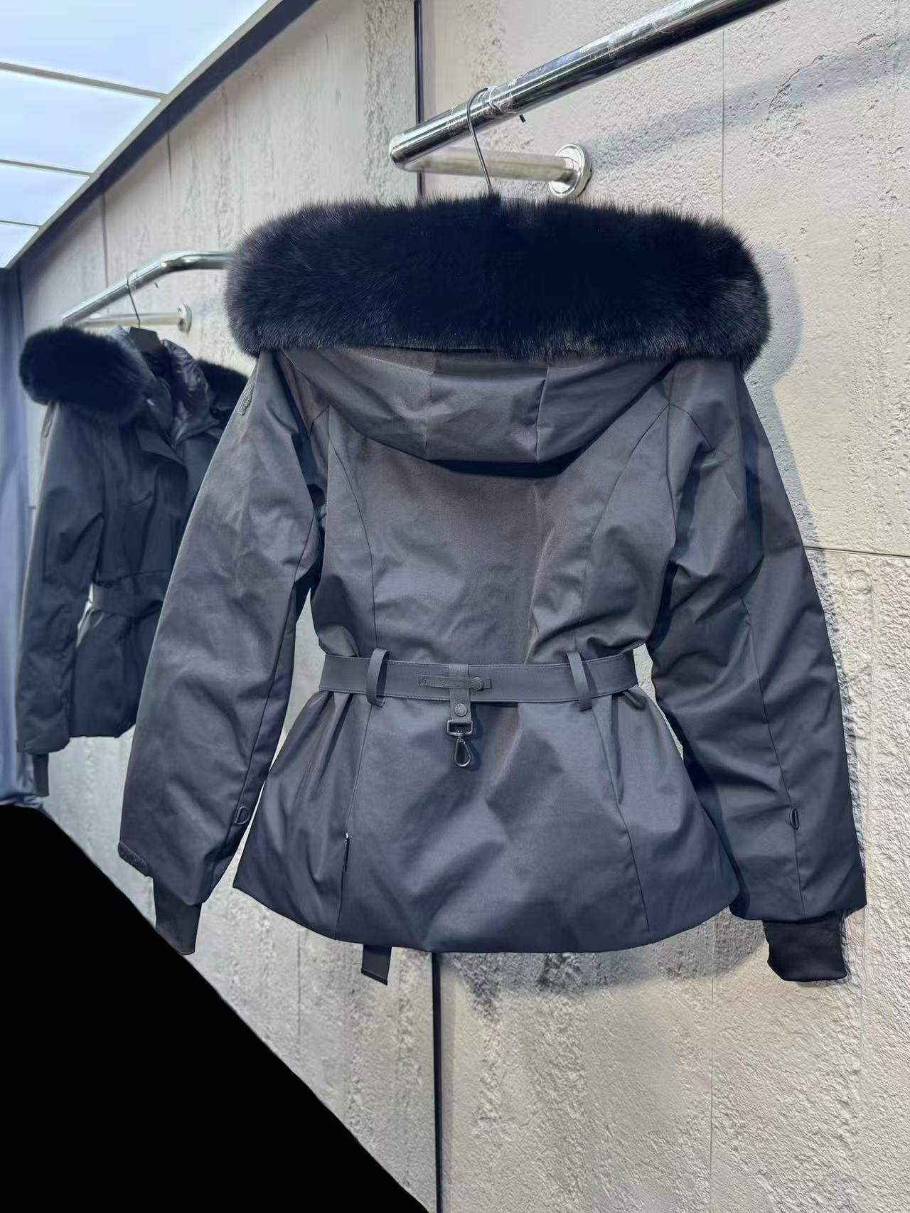 Moncler  モンクレール ダウンジャケット