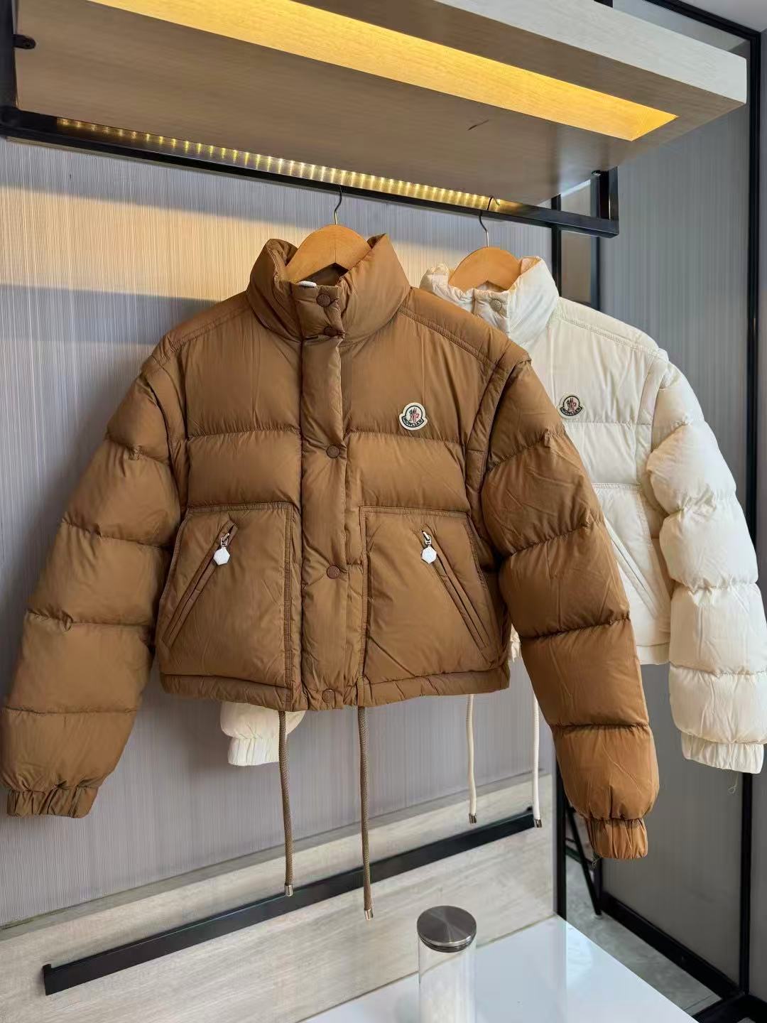Moncler  モンクレール ダウンジャケット