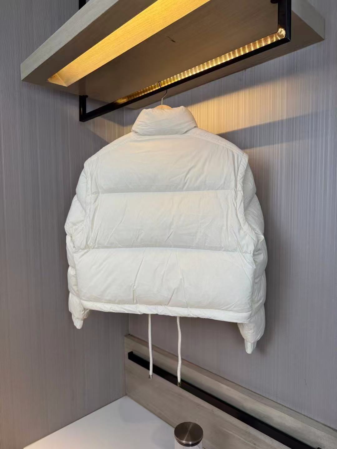 Moncler  モンクレール ダウンジャケット