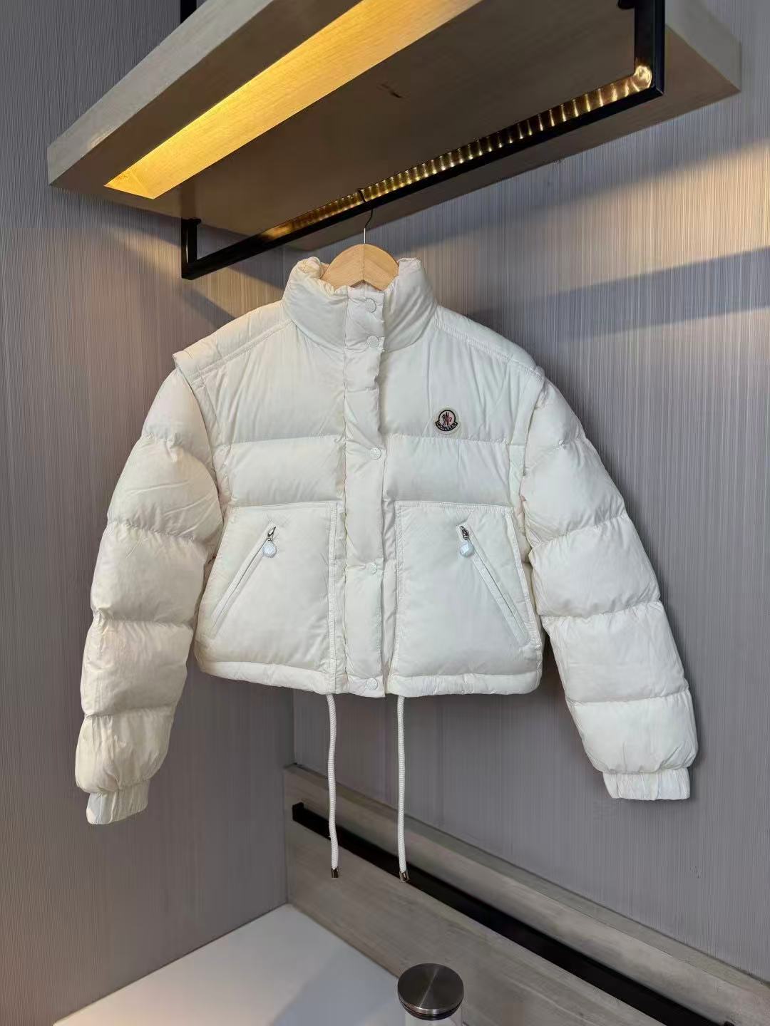 Moncler  モンクレール ダウンジャケット